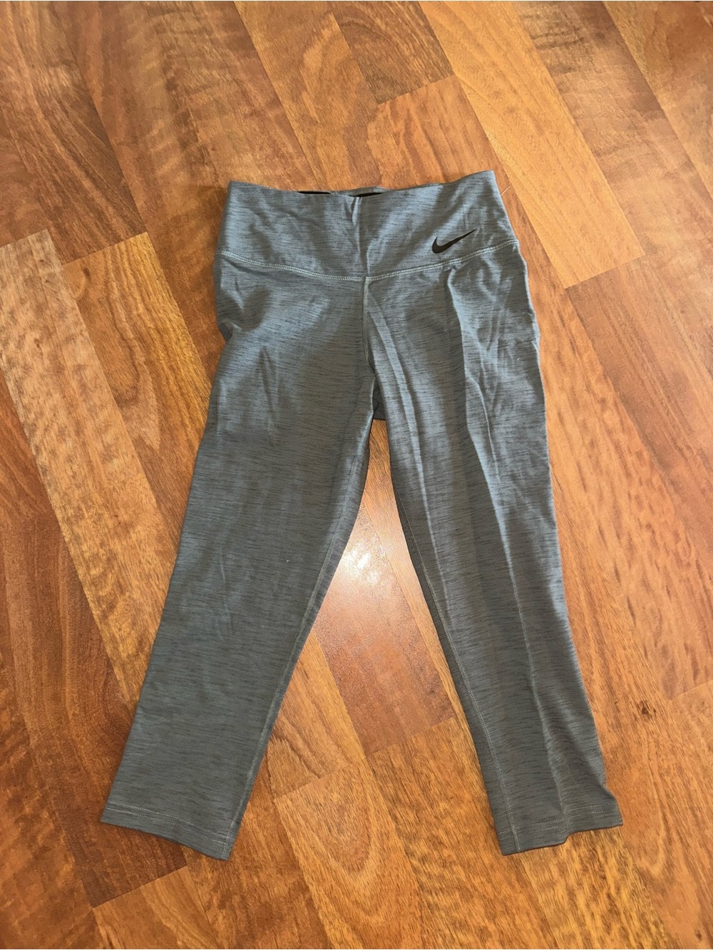 Nike Women's Gray Athletic Capri Leggings